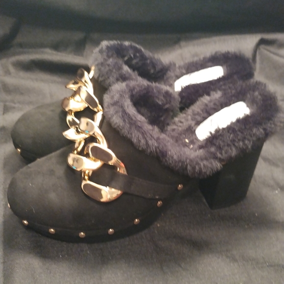 Black clogs size 11 - Picture 3 of 4